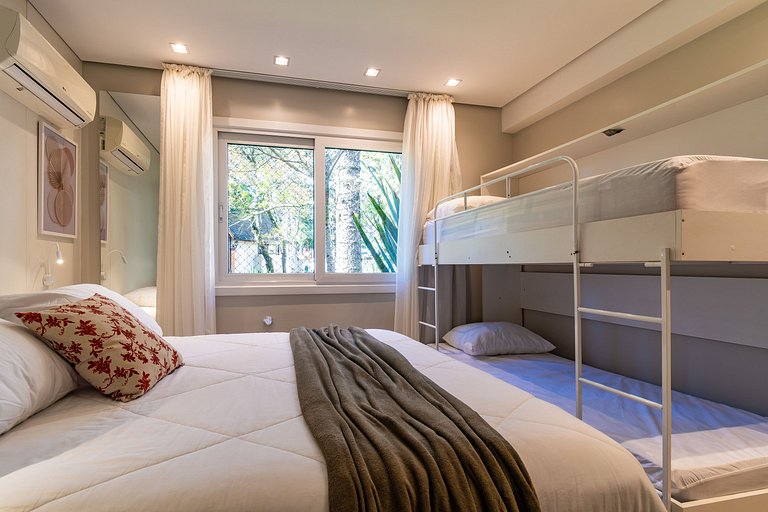 APTO DE LUXO À 300mts RUA COBERTA, 2 SUÍTES, MOBILIADO
